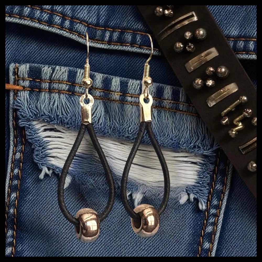 5 For $25💫Alternative Black Hoop Dangles